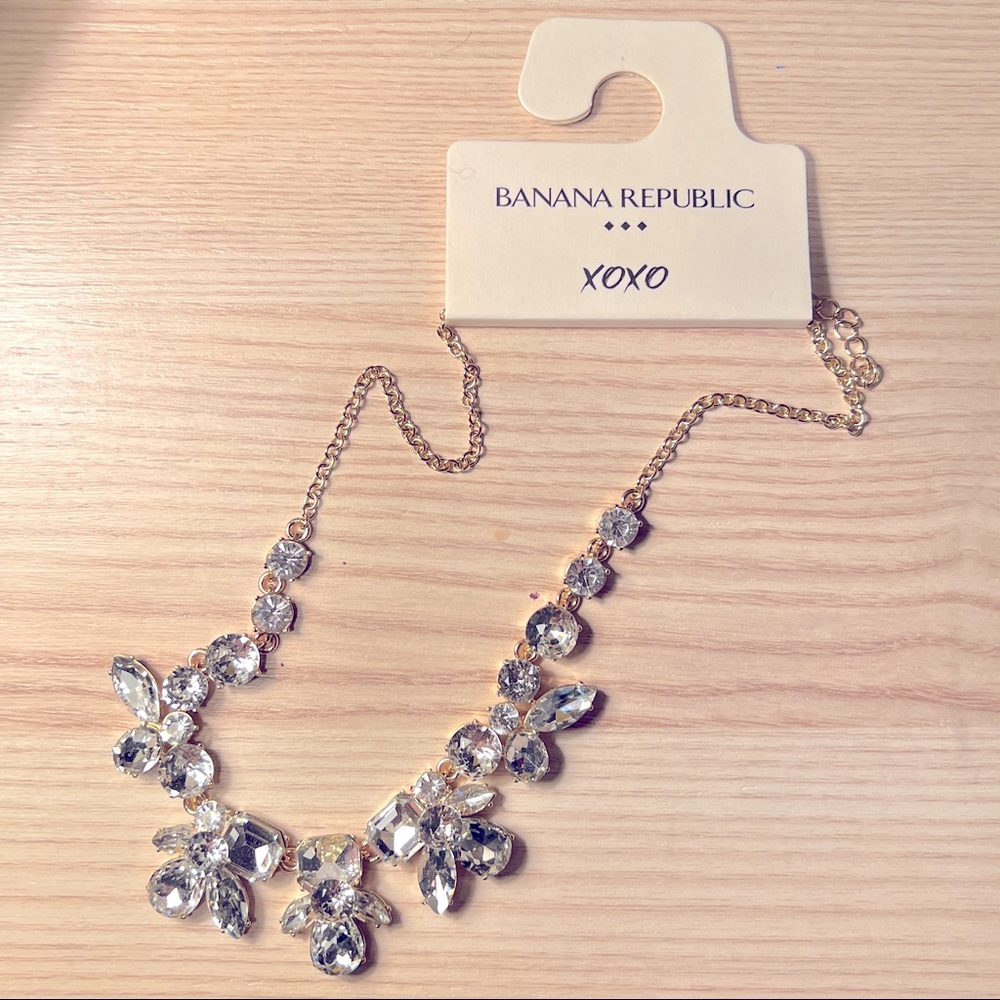 💜HP💜 Banana Republic Crystal Pendant Necklace *NBW*